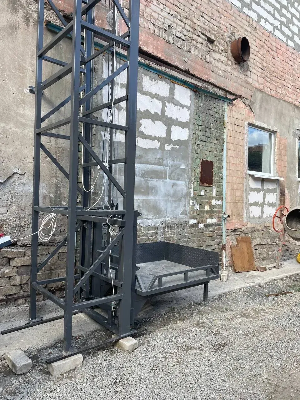Наружный грузовой подъемник ASPAR в Днепре