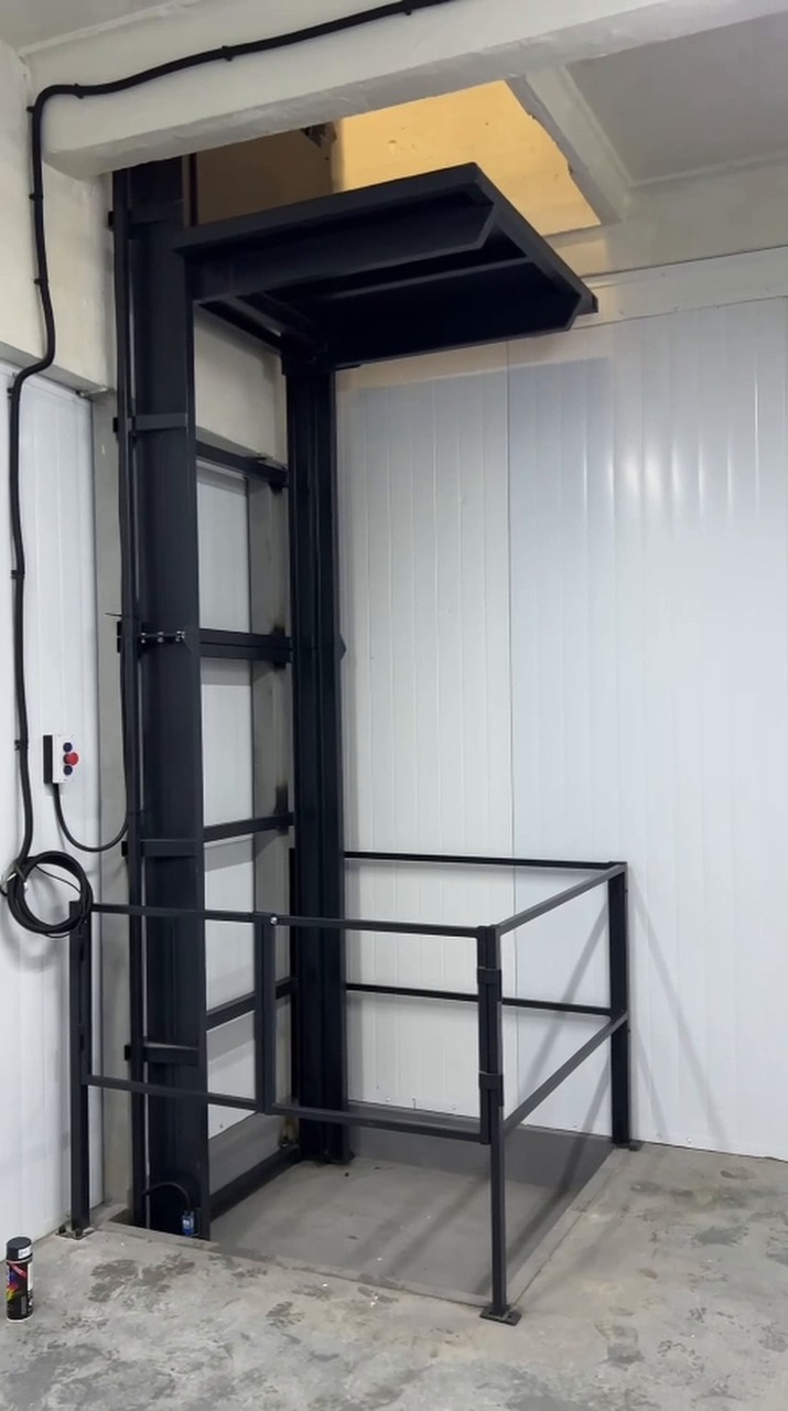 1,000 kg electromechanical warehouse lift in Kyiv