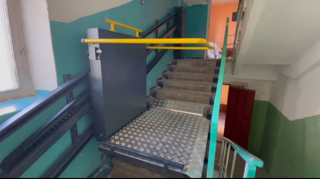 Монтаж похилого підйомника вздовж сходового маршу в Харкові - проєкт ASPAR